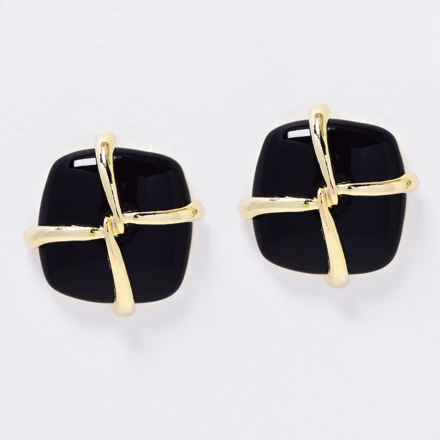 YE7689 - Enamel detailed square stud earring
