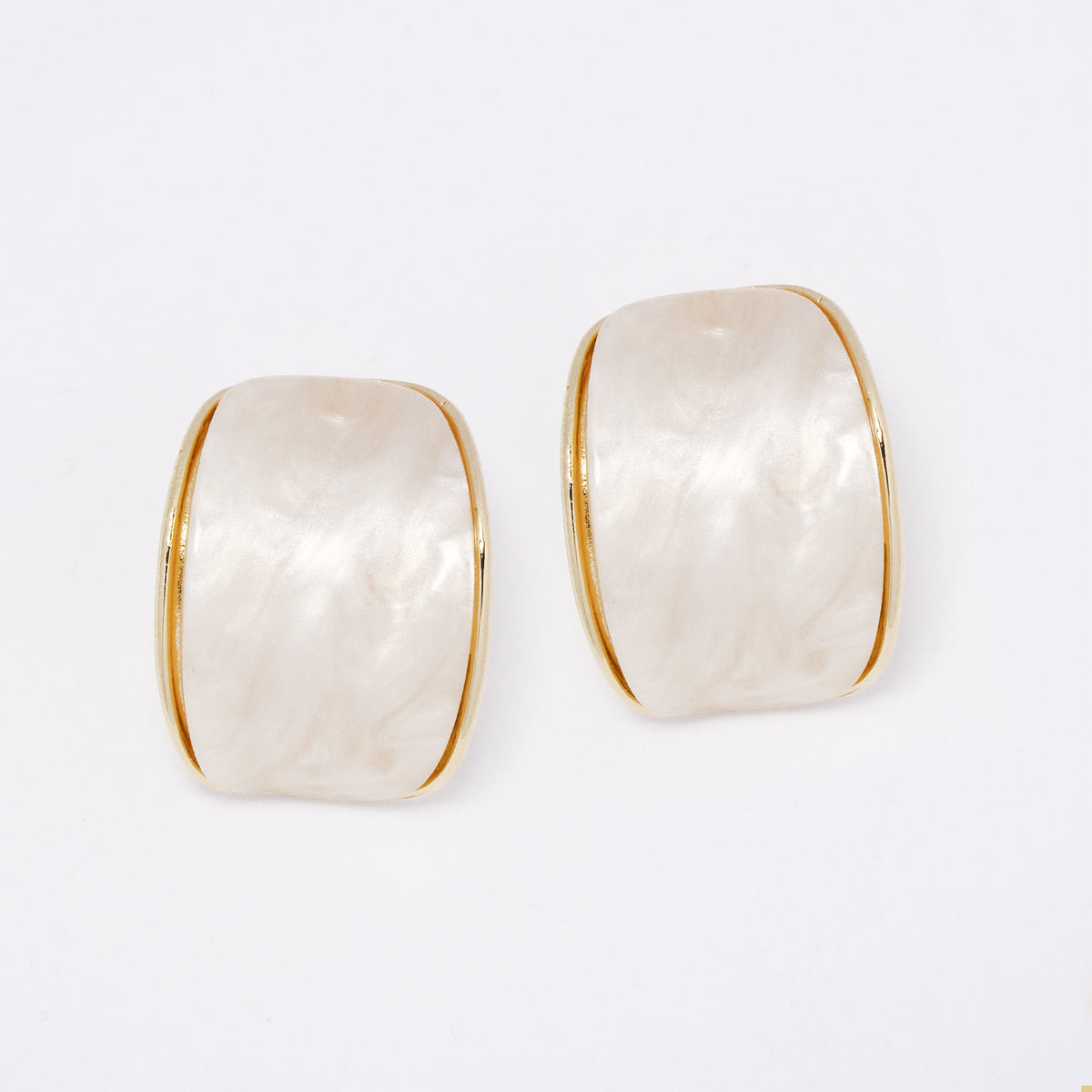 YE7809 - Pearlescent resin 30mm stud earring
