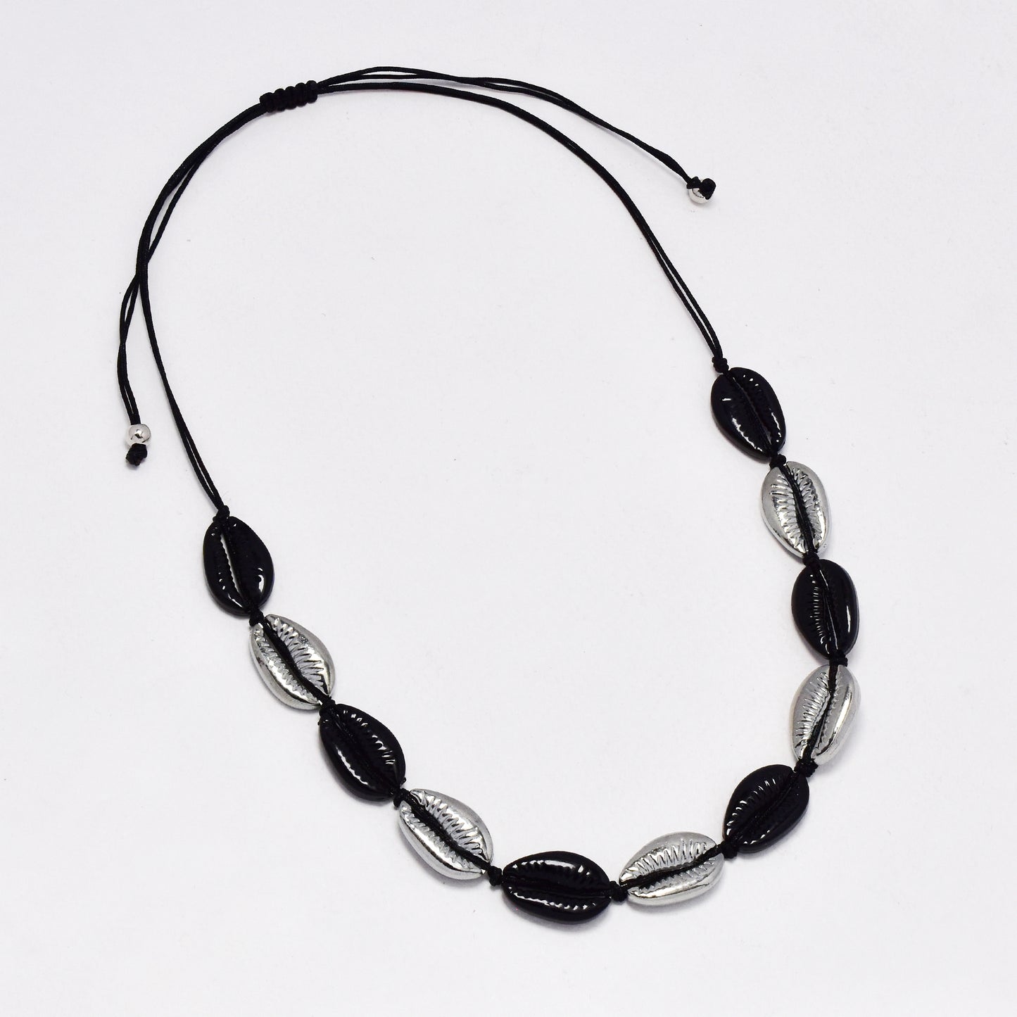 YN6769 - Adjustable cowrie shell necklace