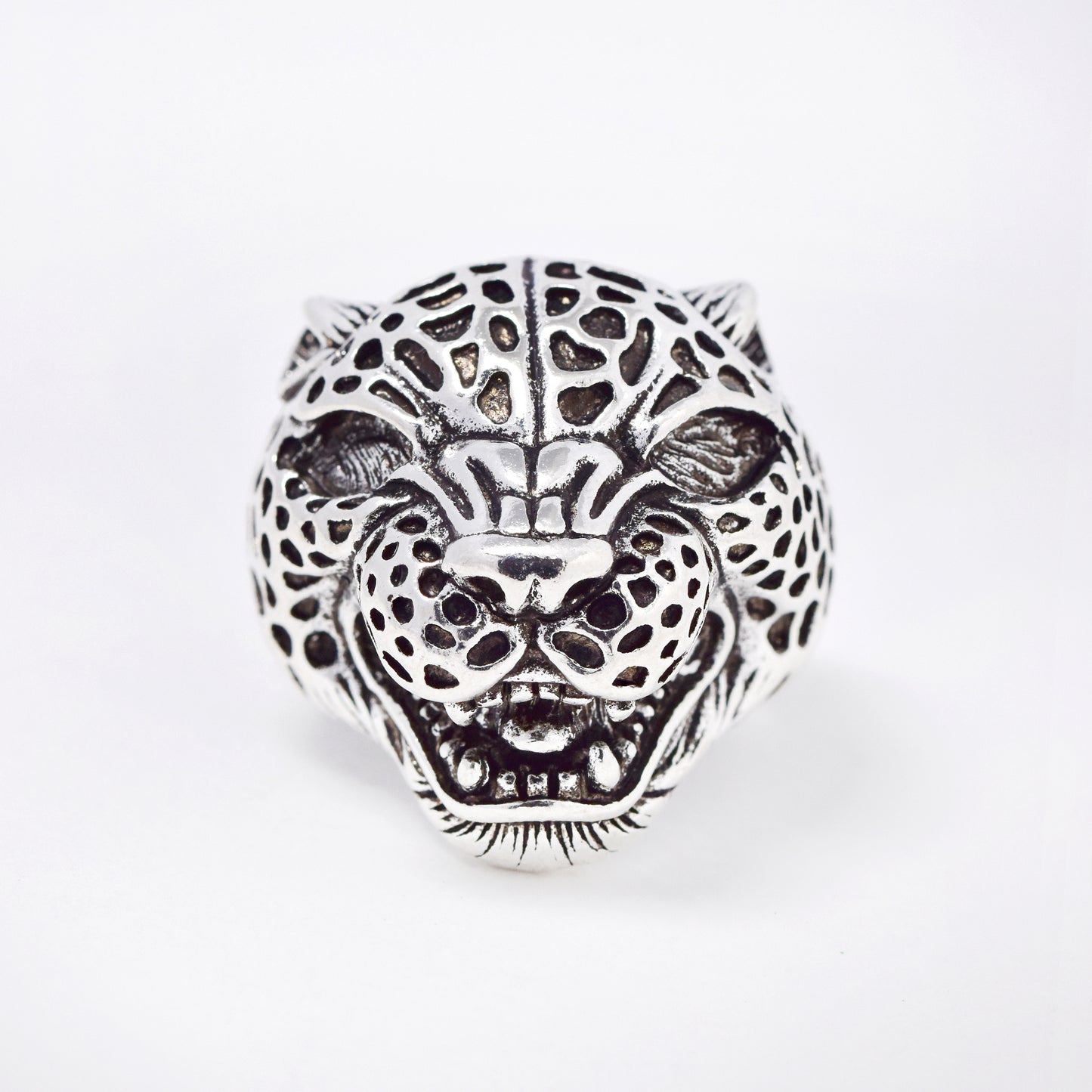 YR5909 - Jaguar's head ring
