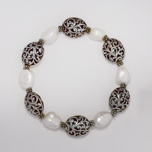 Freshwater pearl and decorative swirl stretch bracelet