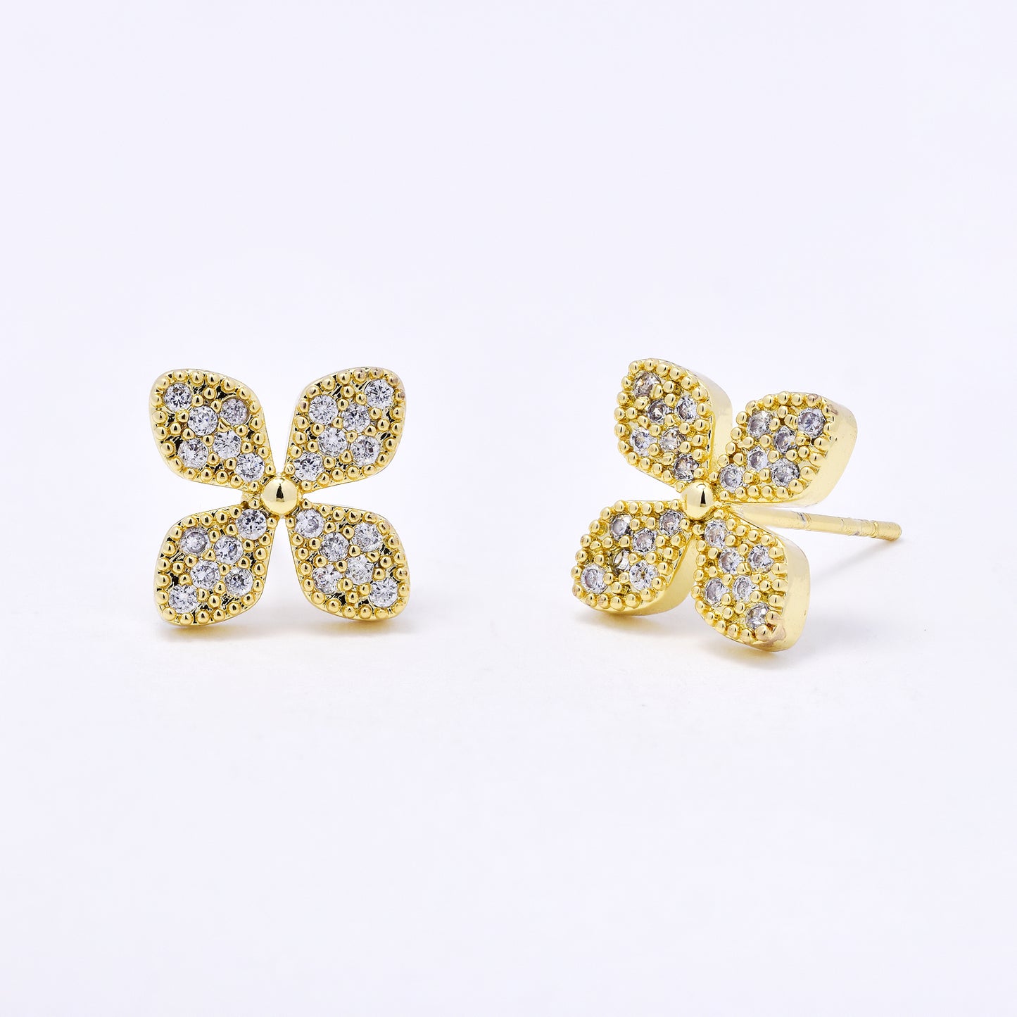CZYE7507 - Premium brass 10mm cluster CZ flower stud