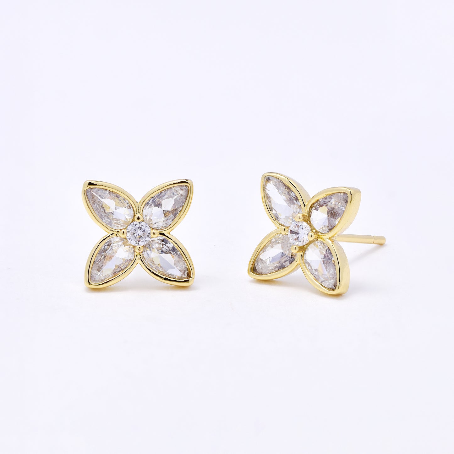 CZYE7508 - Premium brass 10mm CZ flower stud