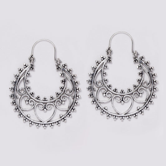 Brass  hearts in flat basket design brass hoop earrings - IFE721