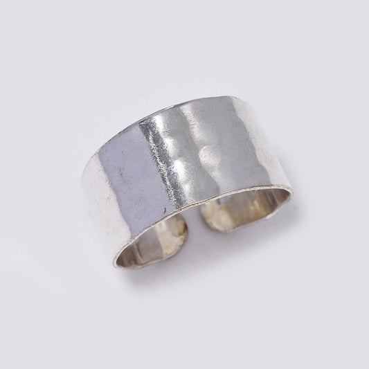 Brass ring with hammered design & open size - IFR709