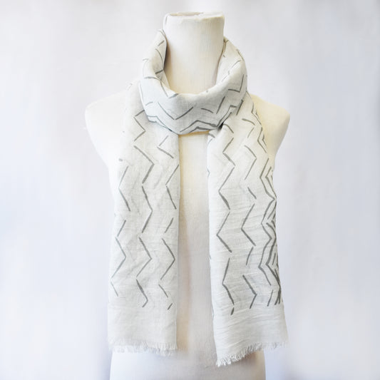 LS4412 - Lightweight zig-zag print scarf