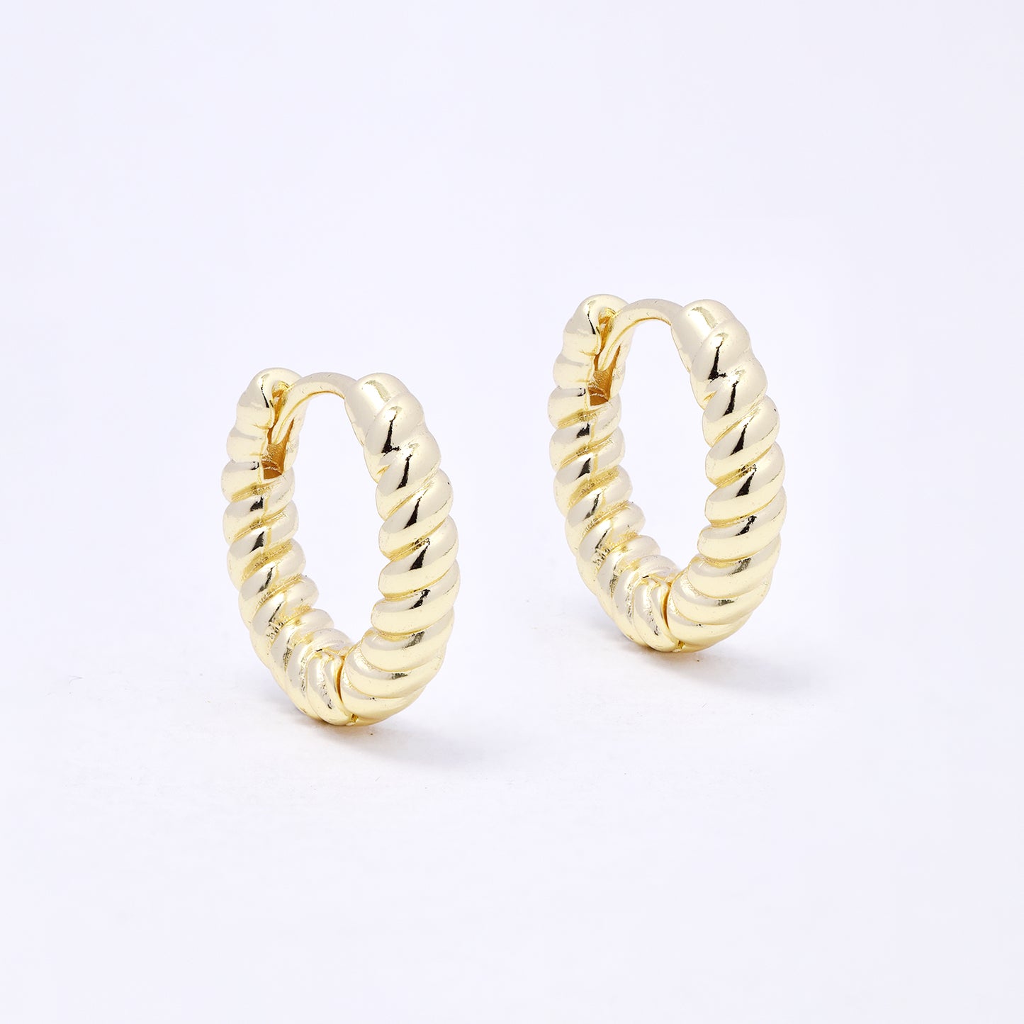PYE7215 - Premium brass 16mm x 17.5mm x 4mm twisted hoop earring