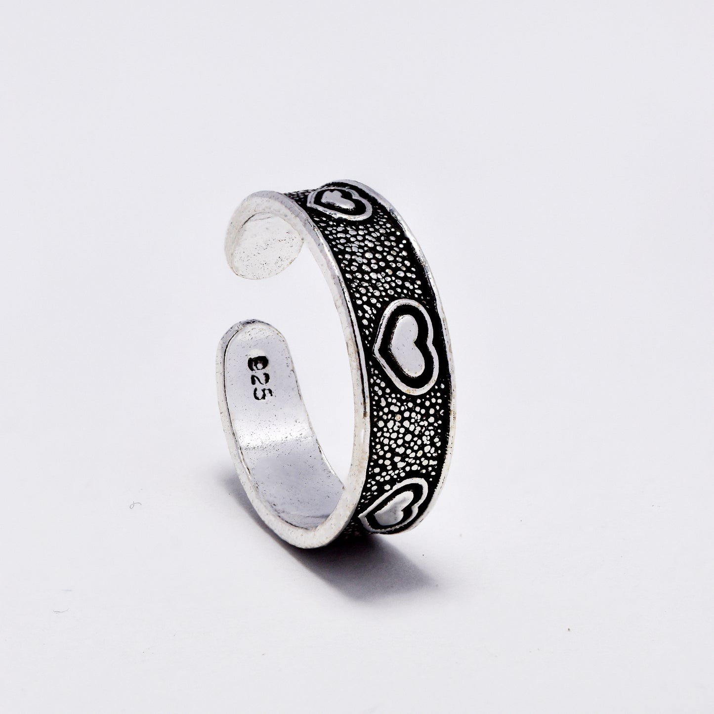 925 Silver toe ring with oxidised heart pattern - SBRT100