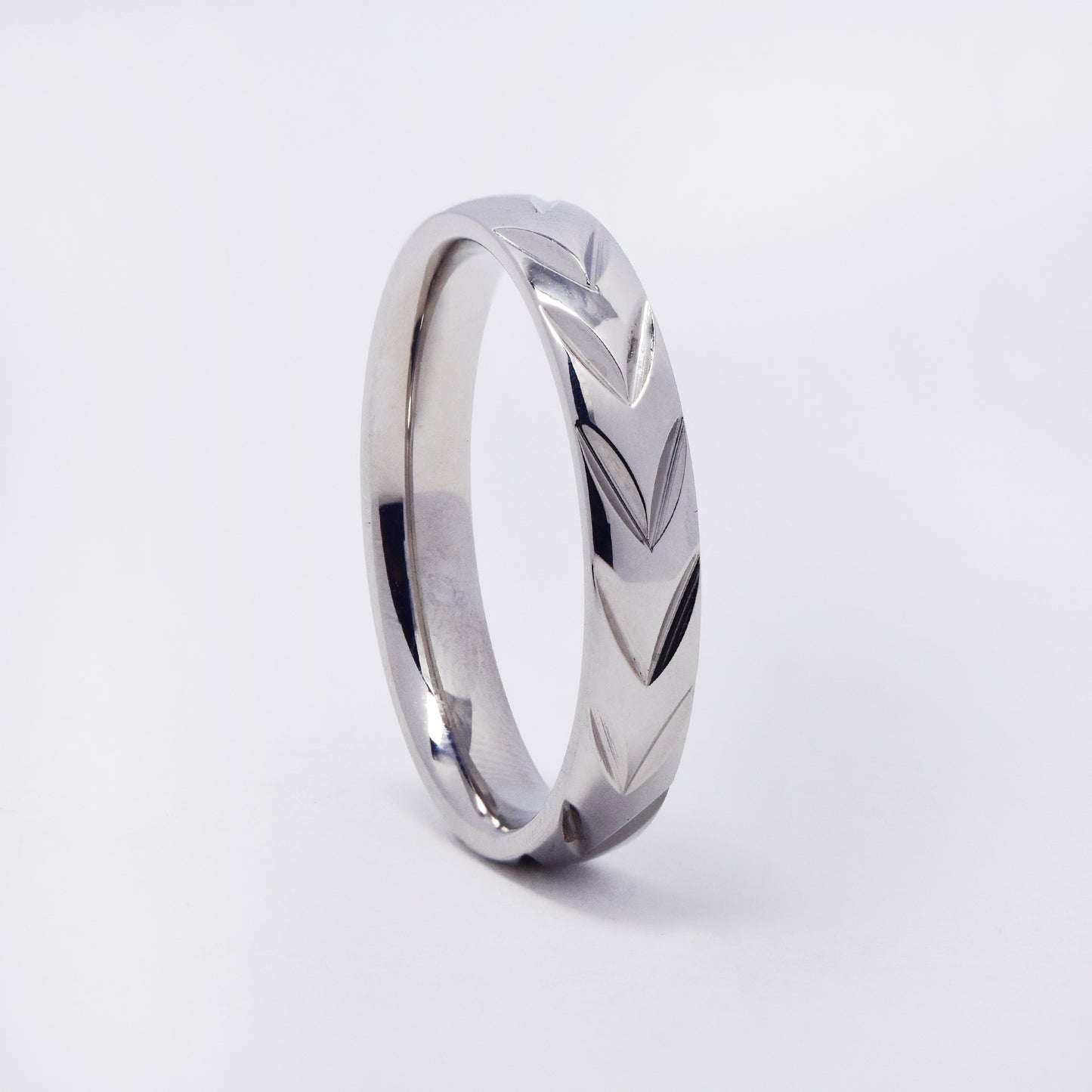 SSMR3087 - Steel 4mm chevron pattern band