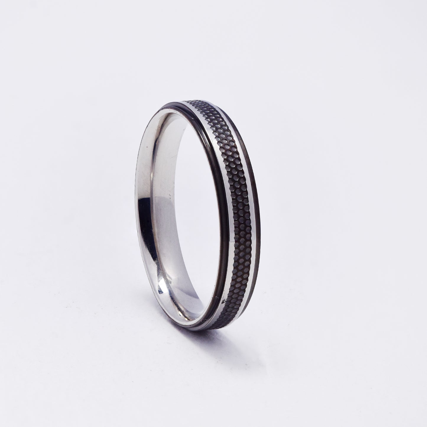 SSMR3393 - Steel 4mm dotted center band