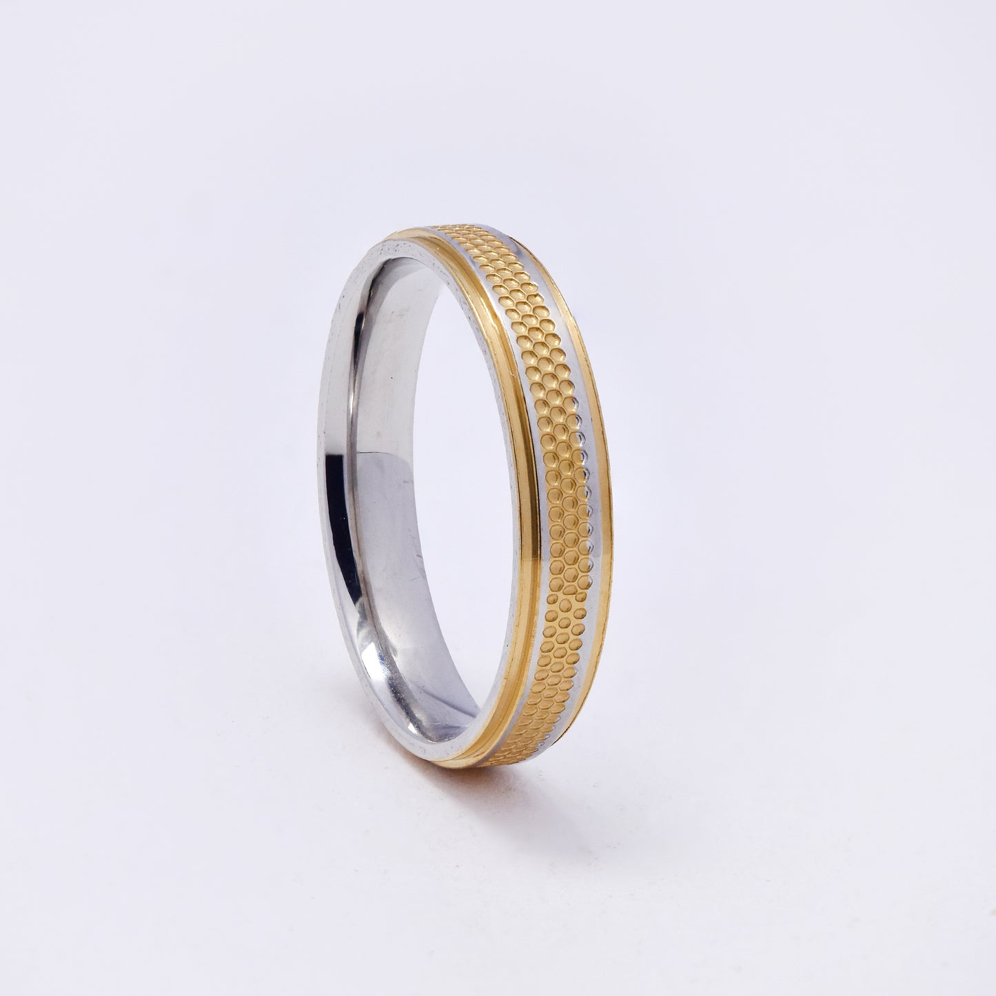 SSMR3393 - Steel 4mm dotted center band
