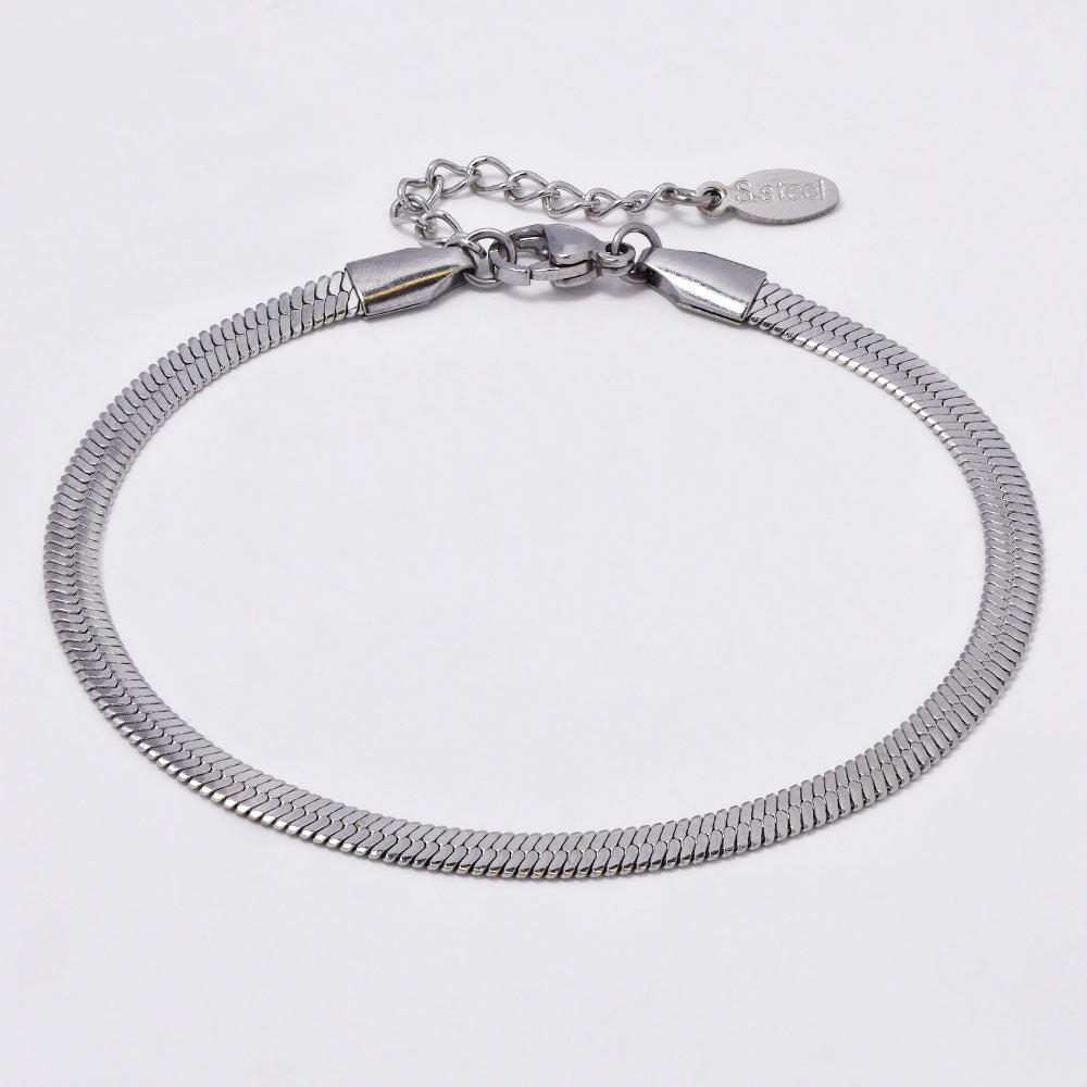 Stainless steel herringbone bracelet Length: 18 + 3cm Width: 4mm
