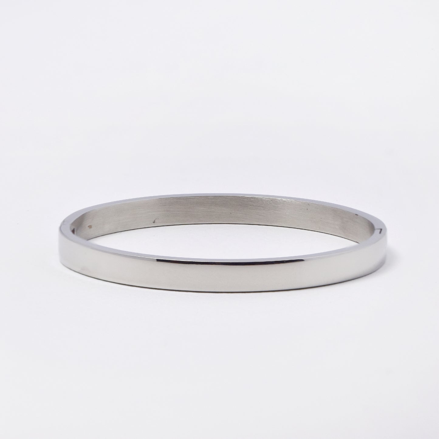 SSYB5890 - Stainless steel 60mm x 51mm x 6mm hinged bangle
