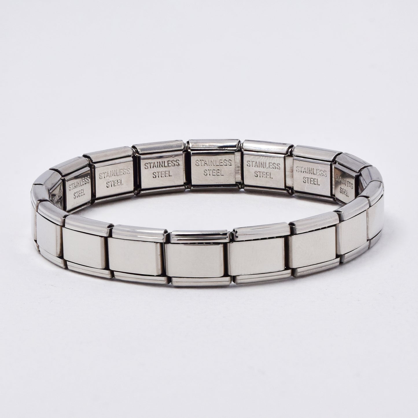 SSYB6369 - St Steel 18 link, 9mm wide bracelet