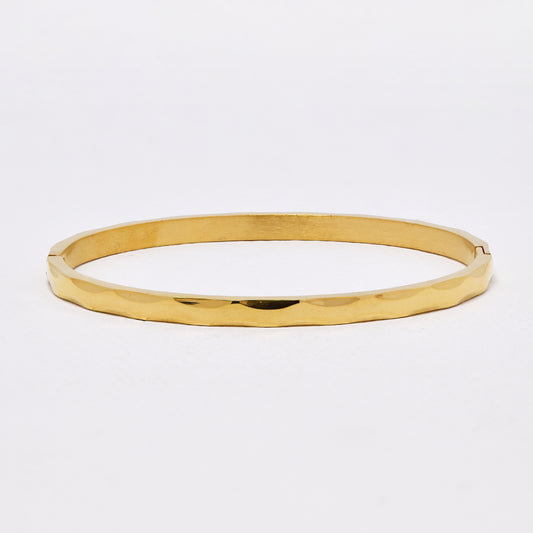 SSYB6436 - St Steel 60mm x 50mm x 4mm oval hinged faceted bangle