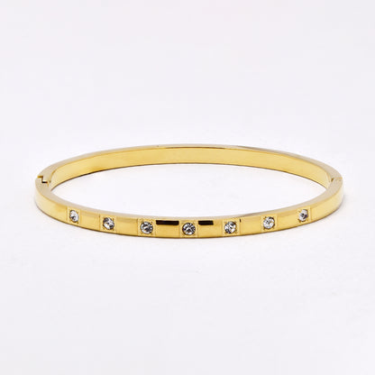 SSYB6612 - St Steel 65mm x 56mm x 4mm oval hinged CZ bangle