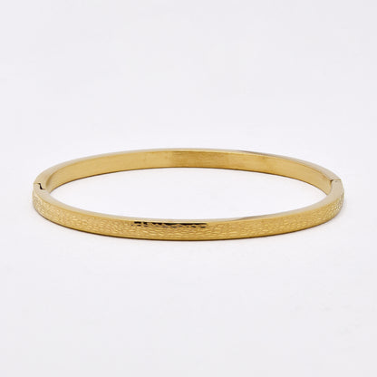 SSYB6613 - St Steel 65mm x 56mm x 4mm animal print hinged bangle