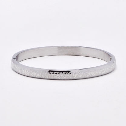 SSYB6614 - St Steel 65mm x 56mm x 6mm animal print hinged bangle
