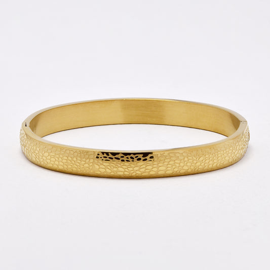 SSYB6615 - St Steel 65mm x 56mm x 8mm animal print hinged bangle