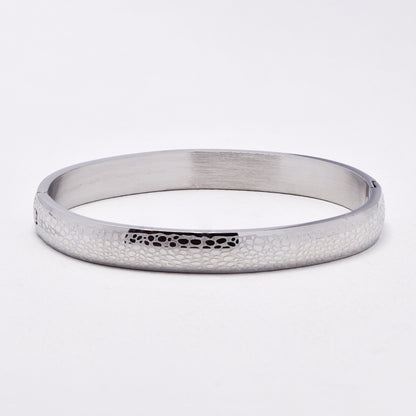 SSYB6615 - St Steel 65mm x 56mm x 8mm animal print hinged bangle