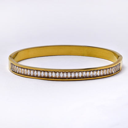 SSYB6790 - Steel 58mm x 48mm x 6mm oval hinged CZ bangle