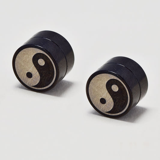 Stainless steel 8mm black with silver yin yang magnetic stud - SSYE4835