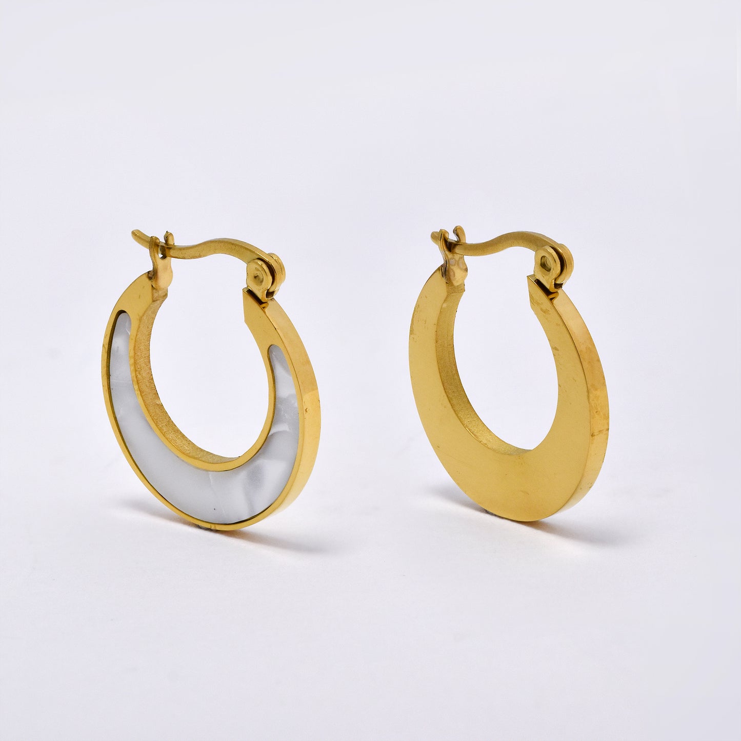 Stainless steel 23mm hoop with shell decoration - SSYE5237