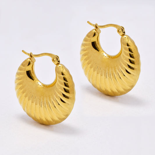 SSYE5976 - 31mm x 30mm round shell creole hoop earring