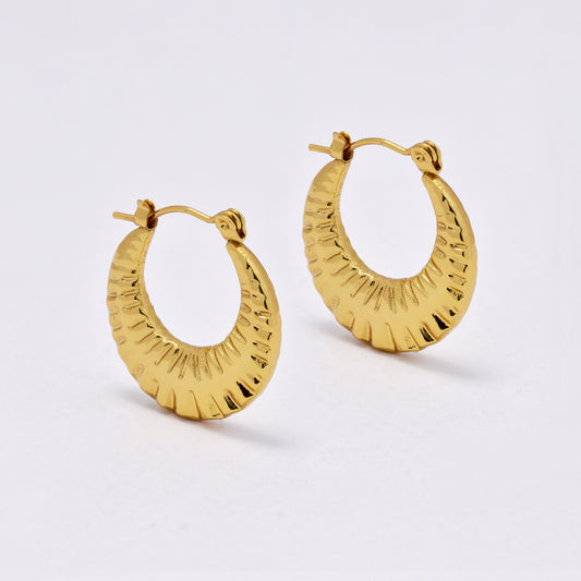 SSYE5984 - 24mm x 23mm line pattern hoop earring