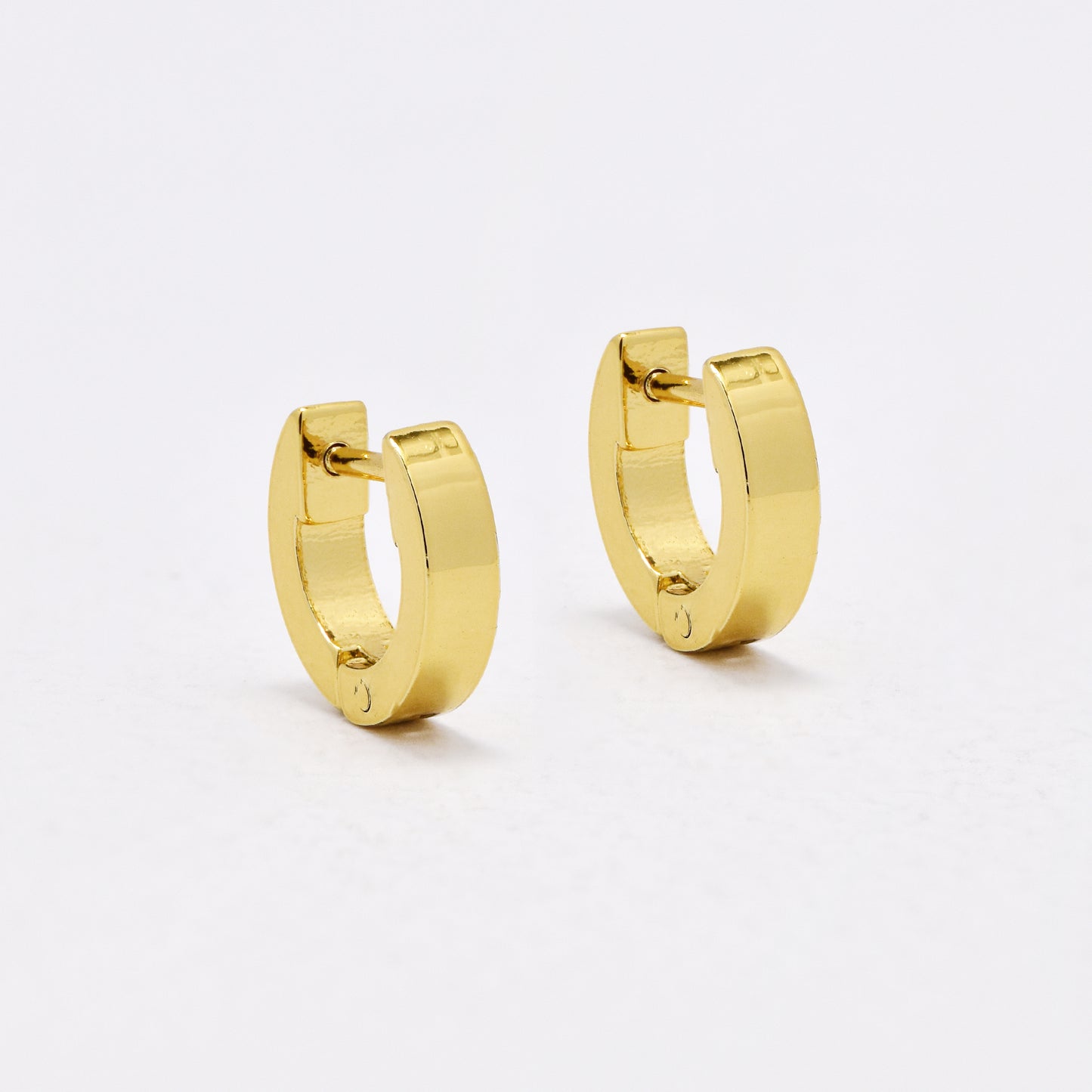 SSYE6502 - St Steel 12mm x 11mm round huggie earring