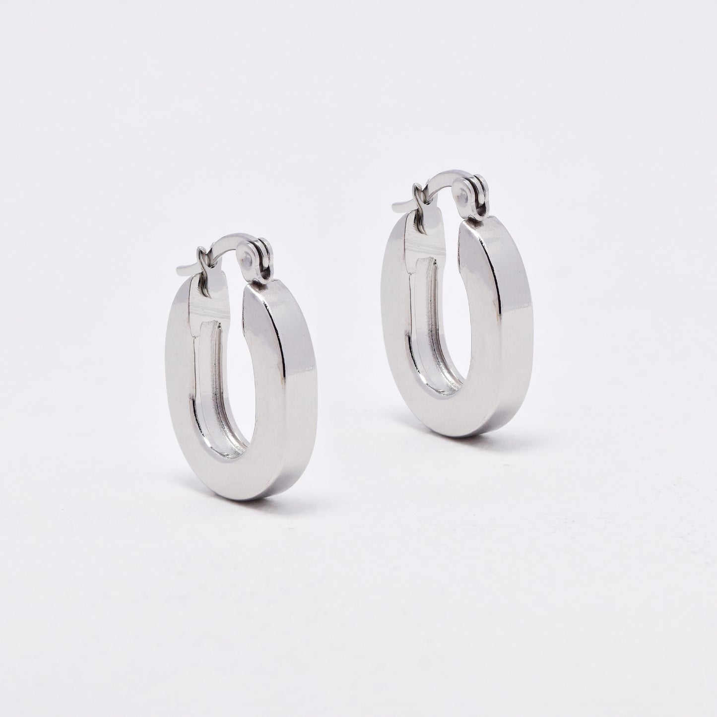 SSYE6522A - Steel 24mm x 17mm x 4mm chunky oval hoops