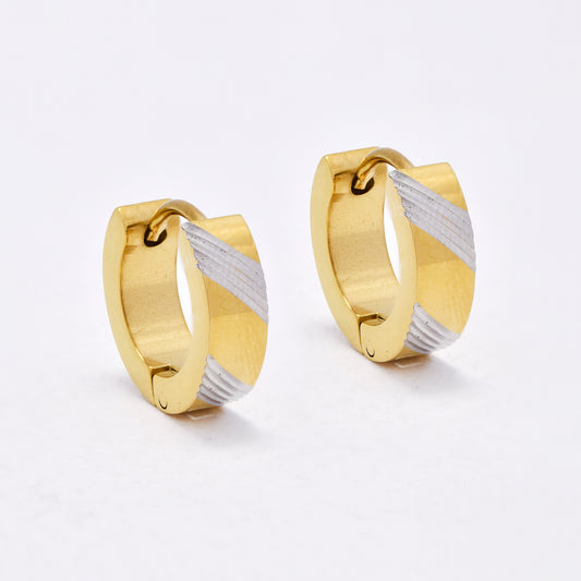 SSYE6641 - St Steel 13.5mm x 4mm huggies with diagonal lines