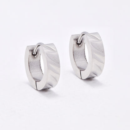 SSYE6642 - St Steel 13.5mm x 4mm huggies with cutout pattern