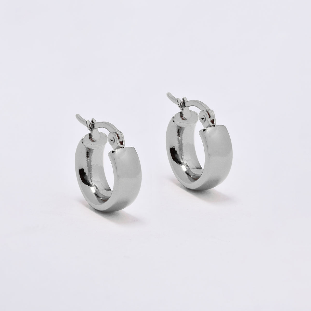 SSYE6813 - Steel 17mm x 16mm x 6mm hoop earring
