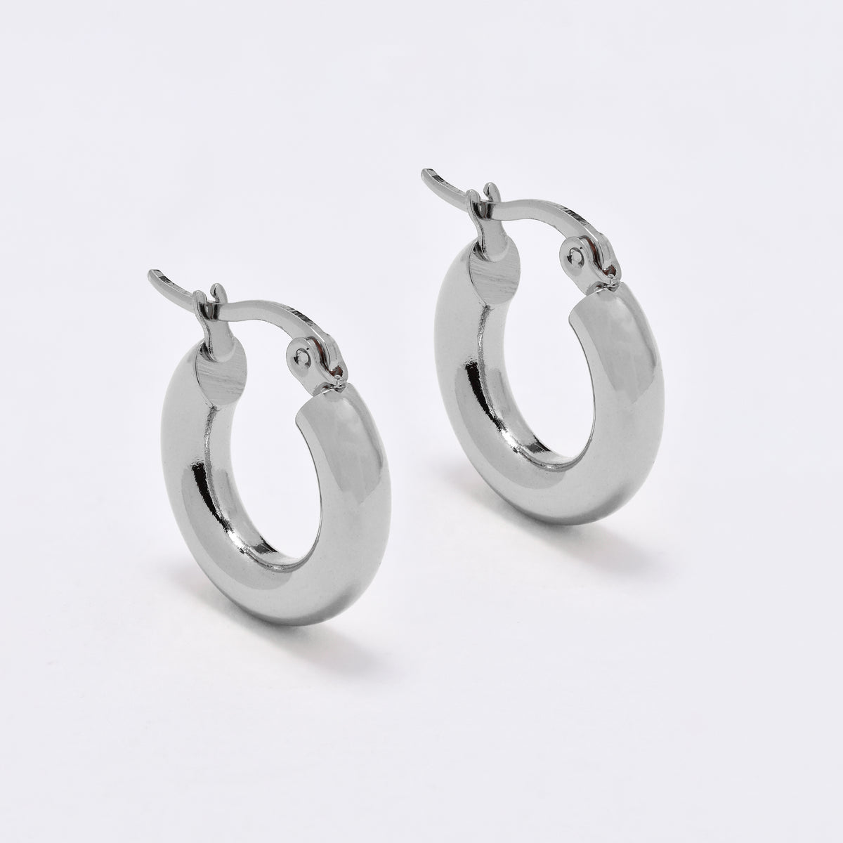 SSYE6819 - Steel 19mm x 18mm x 4mm hoop earrings