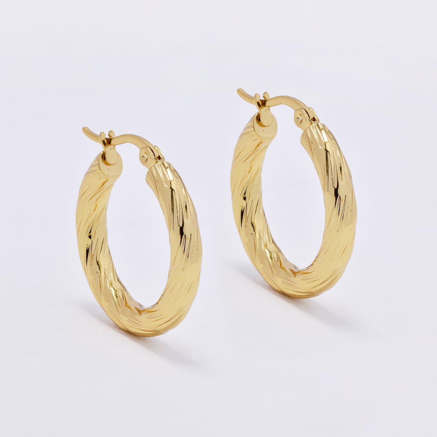 SSYE6822 - Steel 25mm x 4mm textured hoop earrings