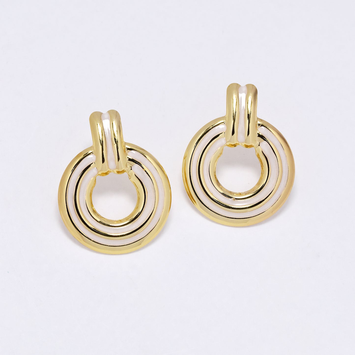 SSYE6840 - Steel round enamel detail stud earring