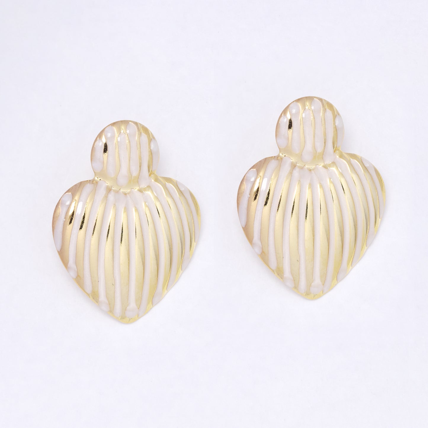 SSYE7103 - Steel 34mm x 25mm striped heart stud earring