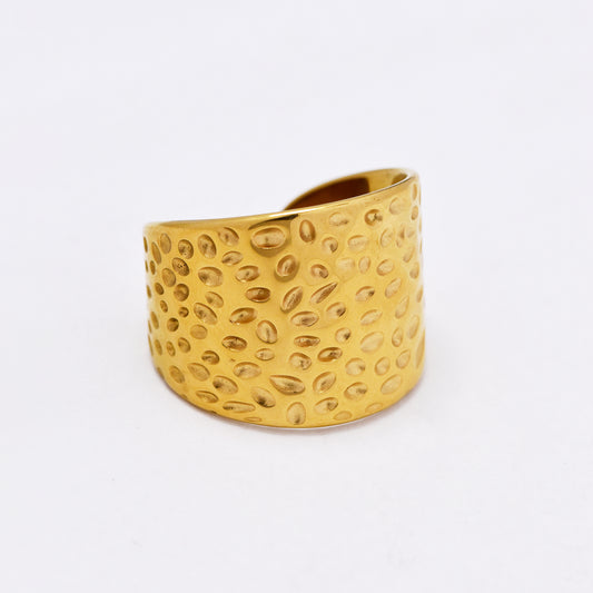SSYR6092 - St Steel open size hammered ring