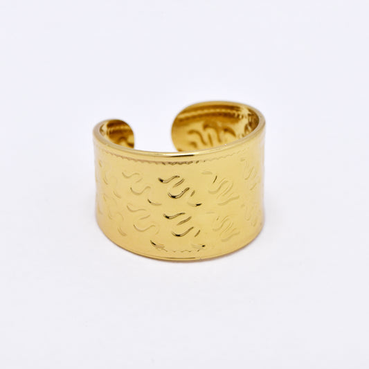 SSYR6125 - St Steel strawberry textured open size ring