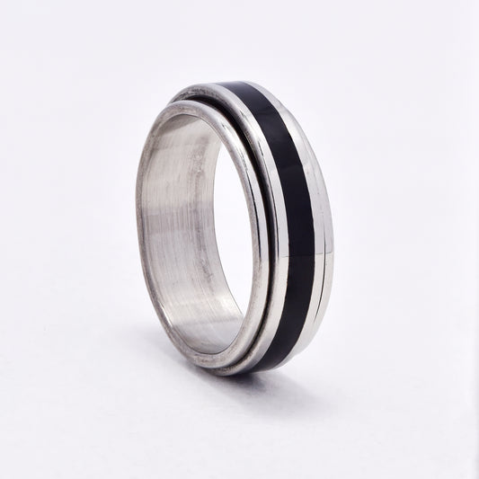 SSYR6621 - St Steel 8mm multi toned spinner ring