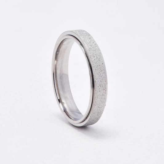SSYR6703 - St Steel 4mm iced spinner ring