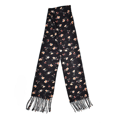 Tassel scarf with daisy blossoms