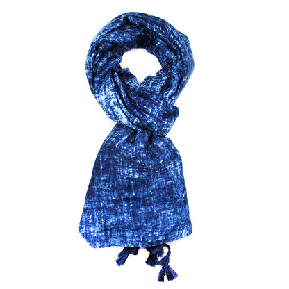 Mottled finish pattern scarf with tassels in each corner of the scarf