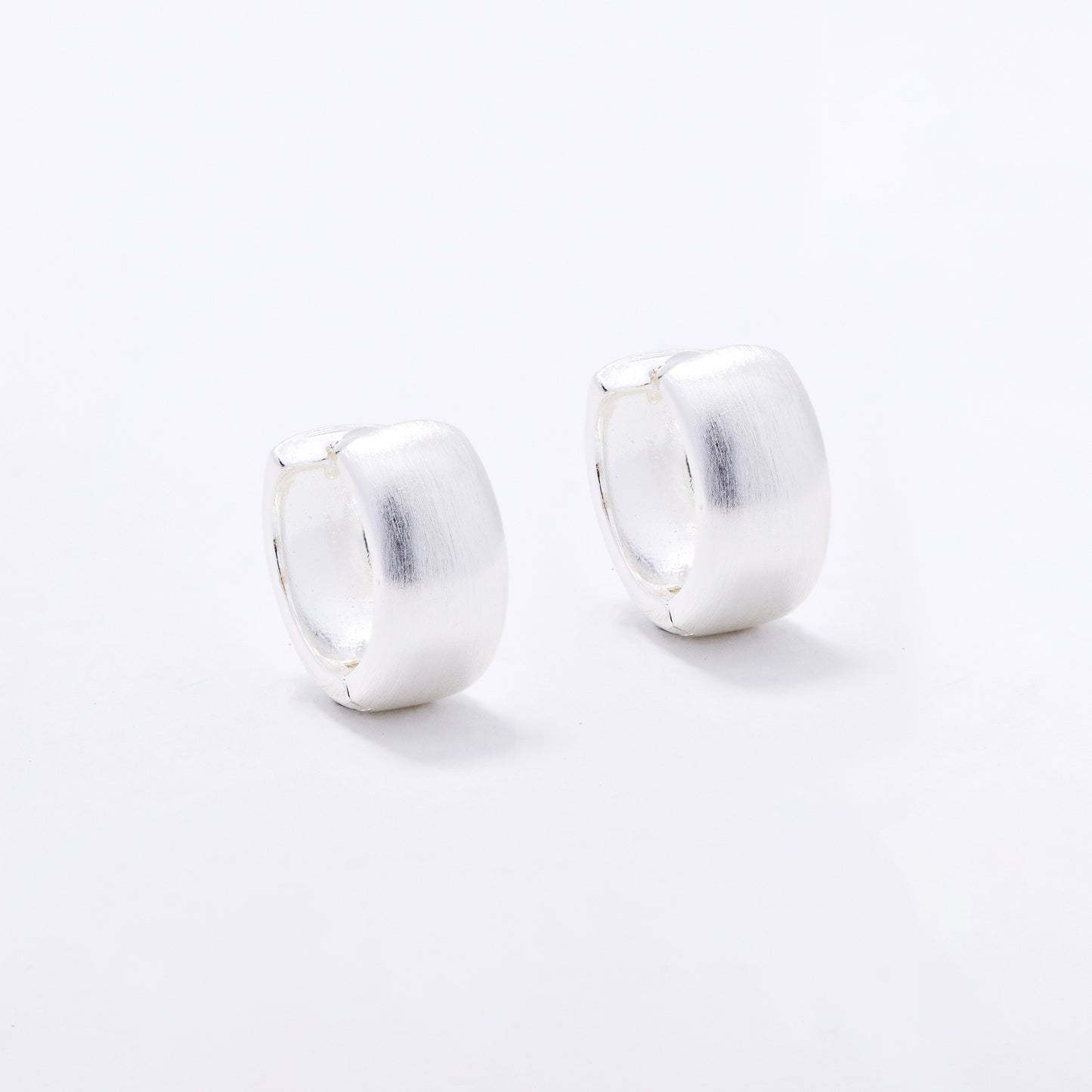 YE6194 - Matte 16mm x 7mm Hoop Earrings