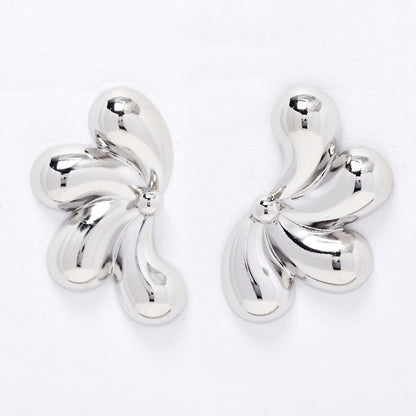 YE6202 - Statement fan stud earrings