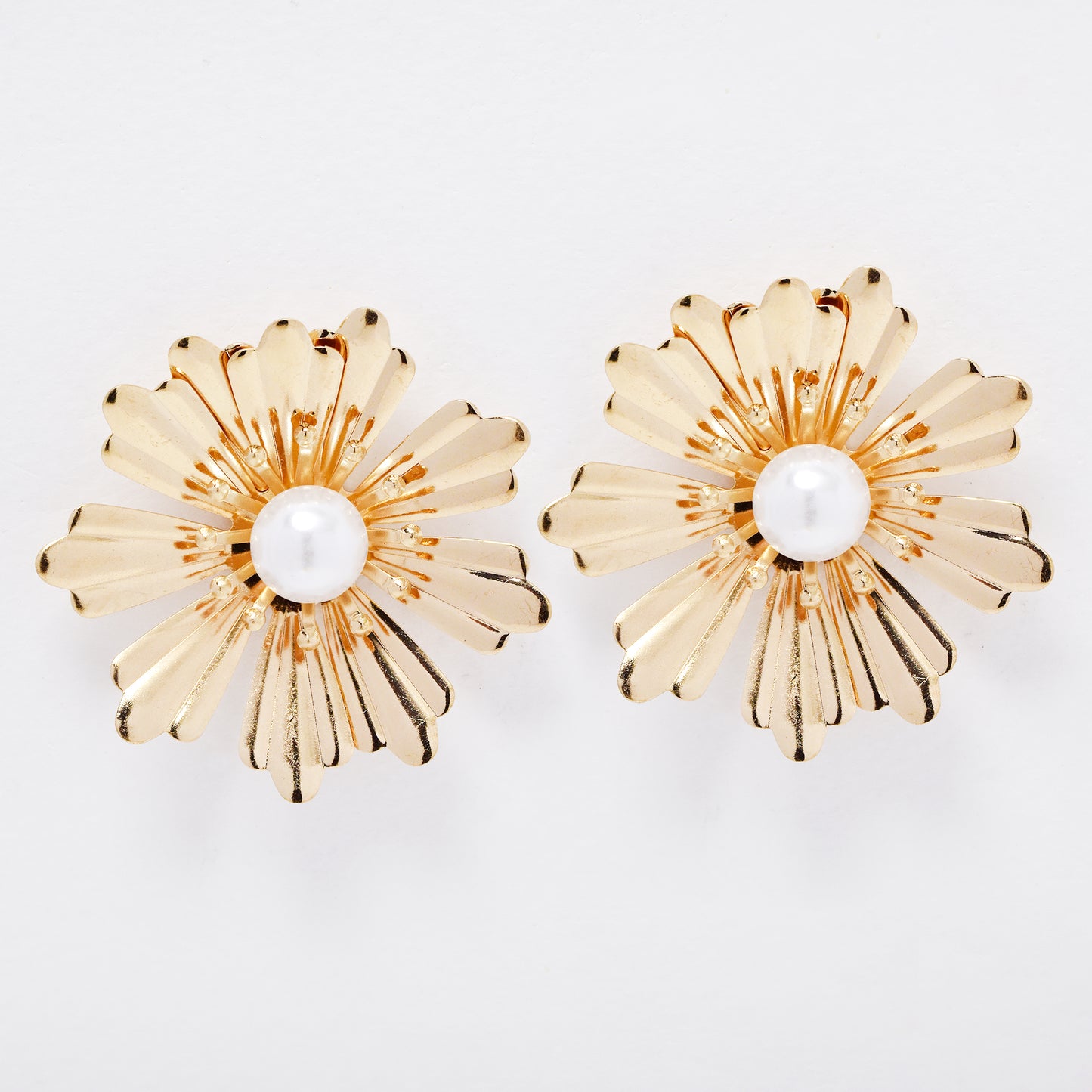 YE6256 - 42mm statement flower & pearl stud earrings