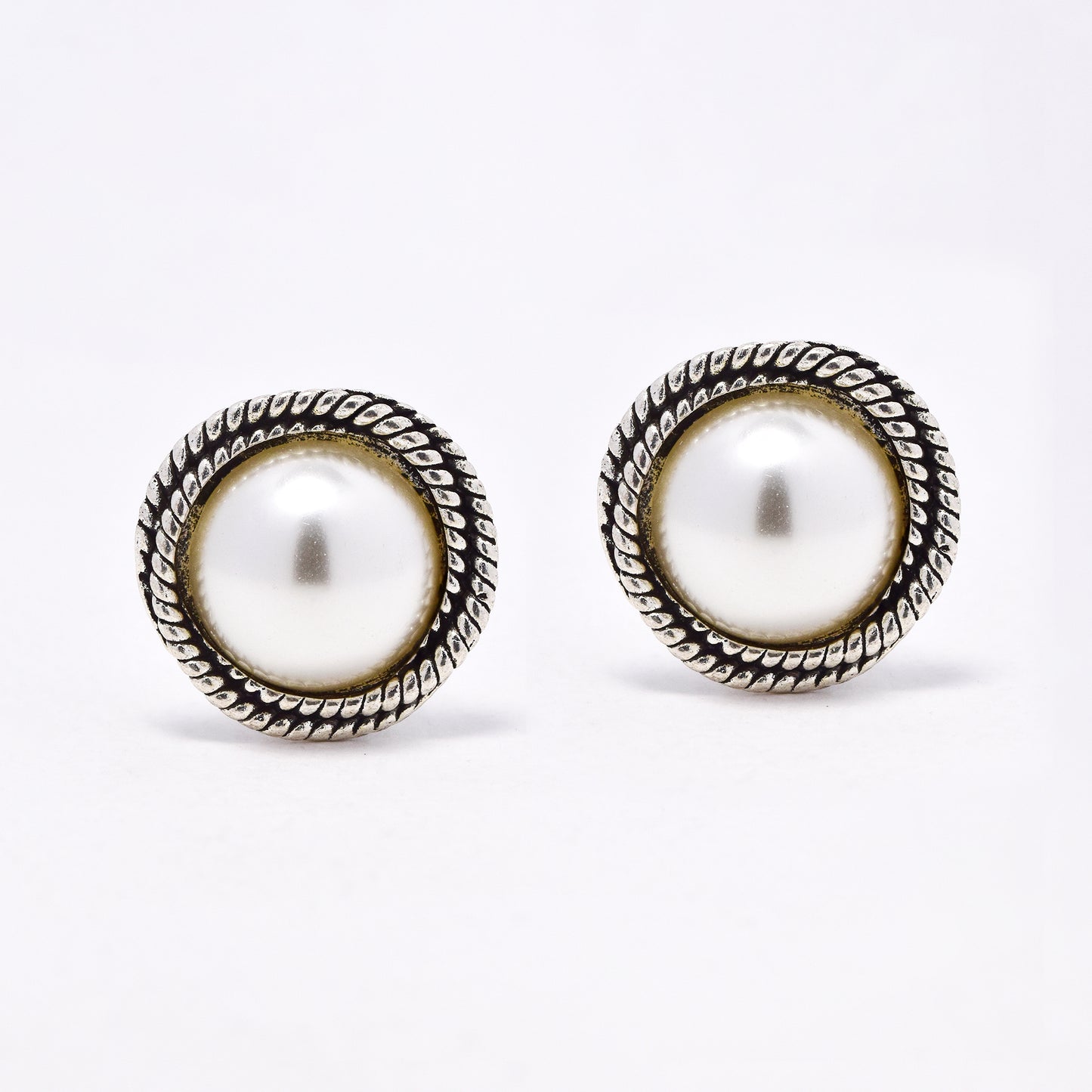 YE6707 - Fashion 19mm round faux pearl clip-on earring