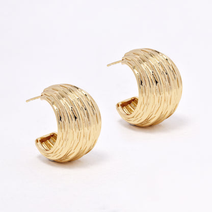 YE6717 - Fashion 23mm x 16mm textured groove hoop studs