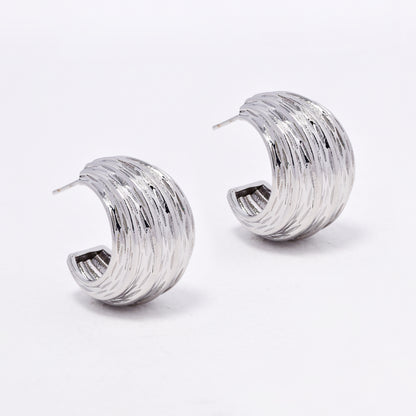 YE6717 - Fashion 23mm x 16mm textured groove hoop studs
